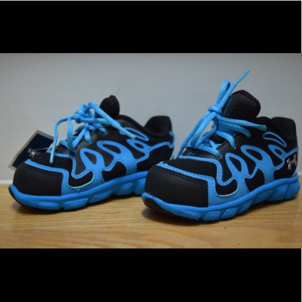 NWT Under Armour toddler boy shoes size 5