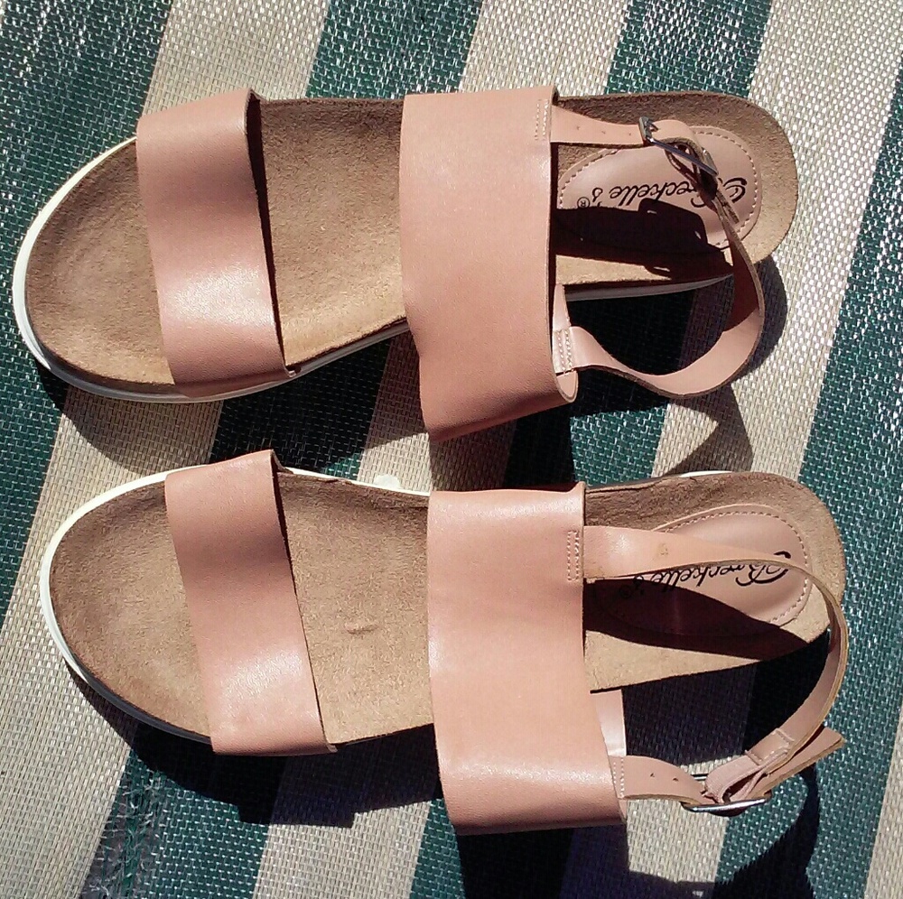 Wedged sandals