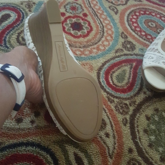 shoes - Picture 3 of 5