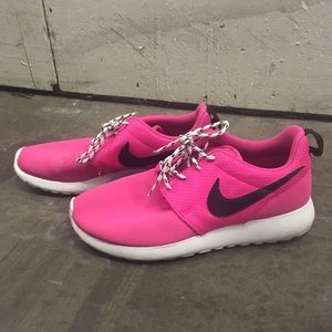 Nike Pink Sneakers