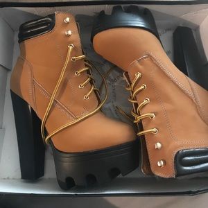 Nubuck platform heel boots