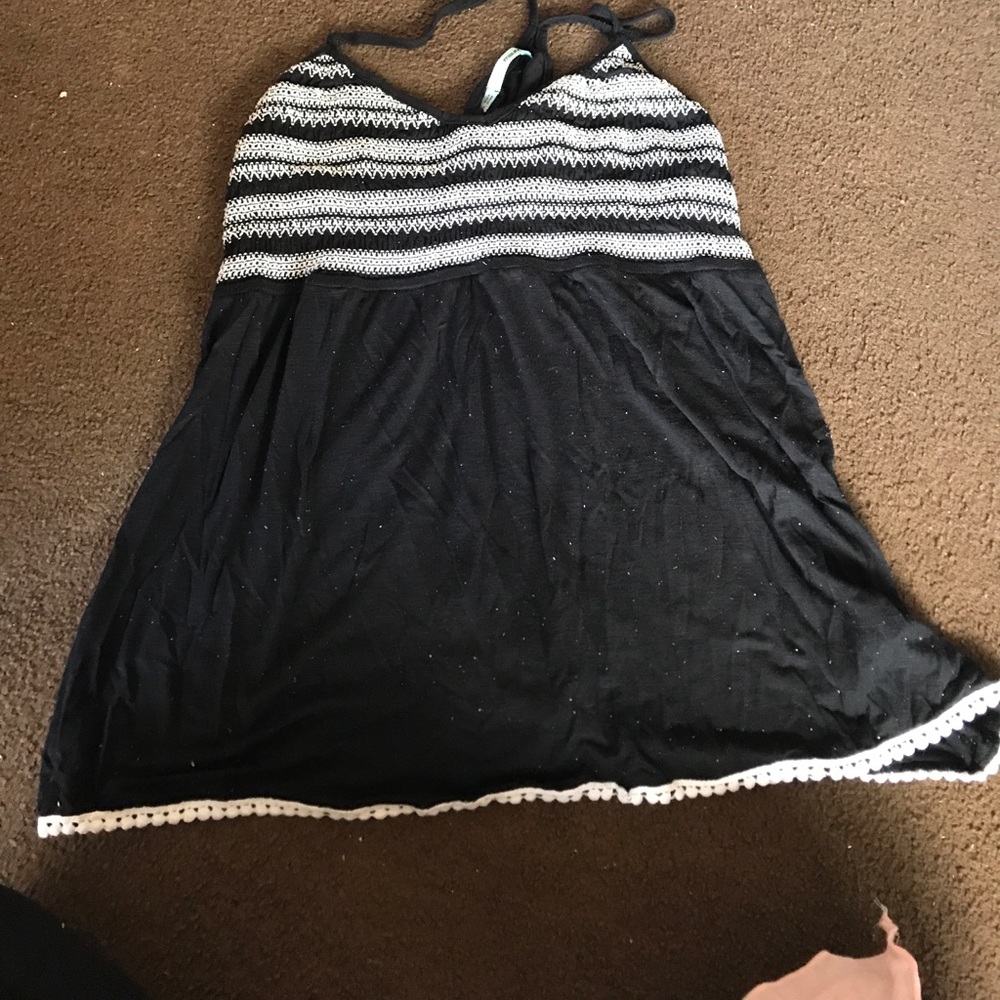 Xl black flowy tank w white design