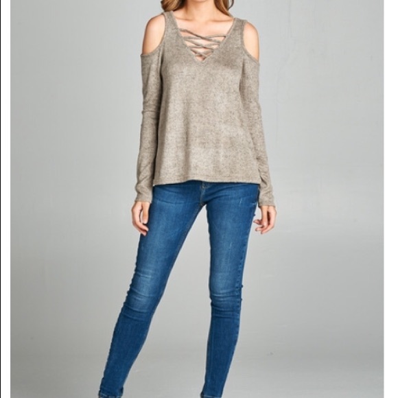 ✨Soft Cold Shoulder Top - Picture 2 of 3