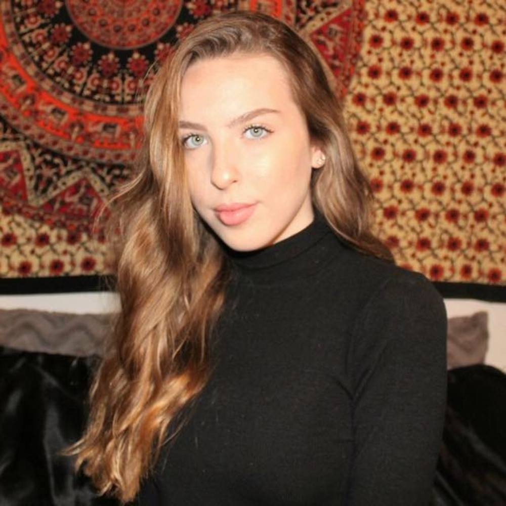Meet your Posher, Alexis