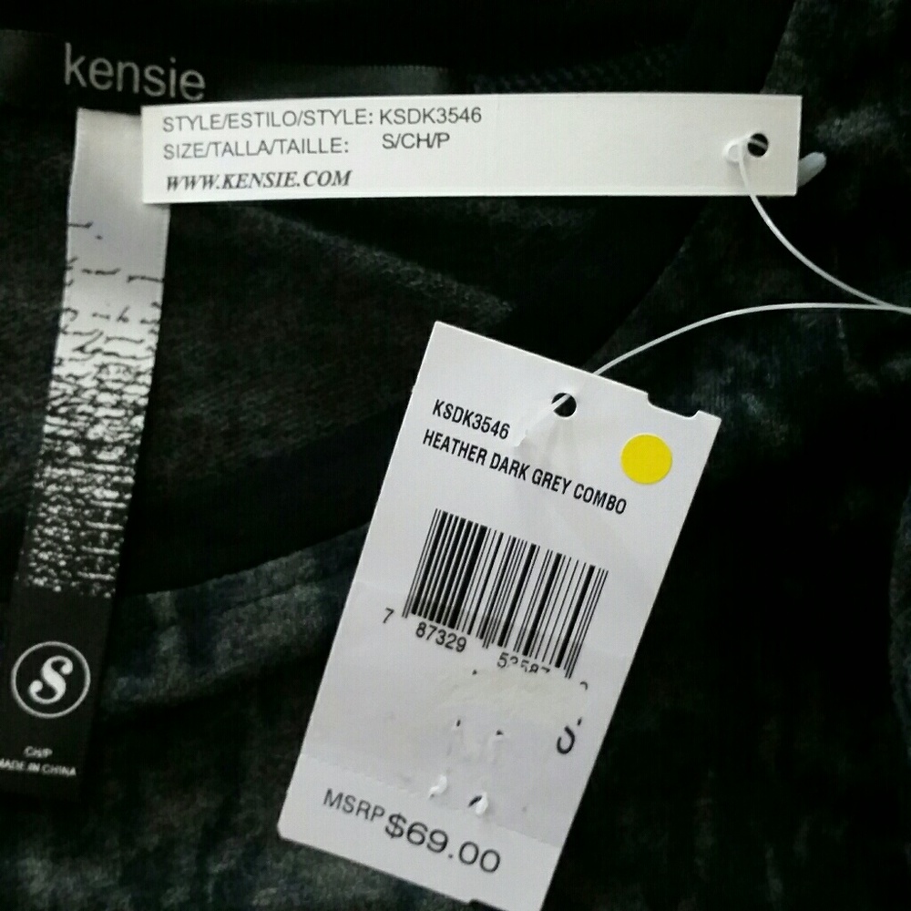 Kensie Abstract Hi-Low Long Sleeve Zipper Blouse - Picture 6 of 8