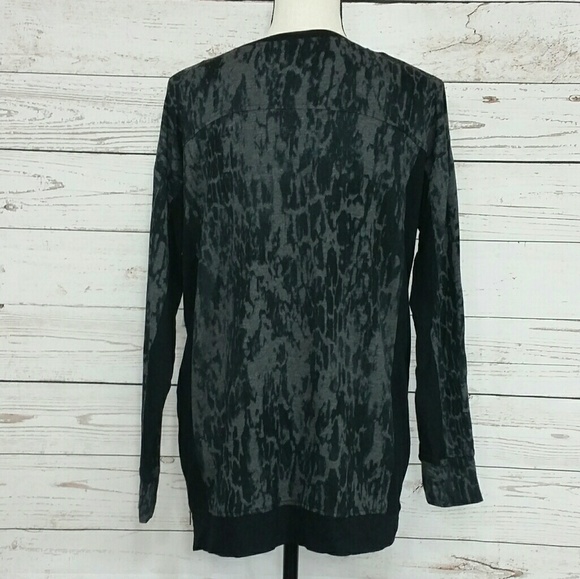 Kensie Abstract Hi-Low Long Sleeve Zipper Blouse - Picture 5 of 8