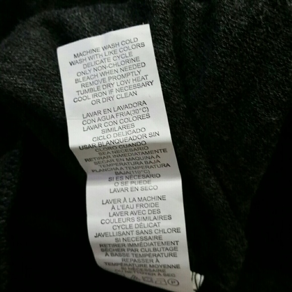 Kensie Abstract Hi-Low Long Sleeve Zipper Blouse - Picture 8 of 8