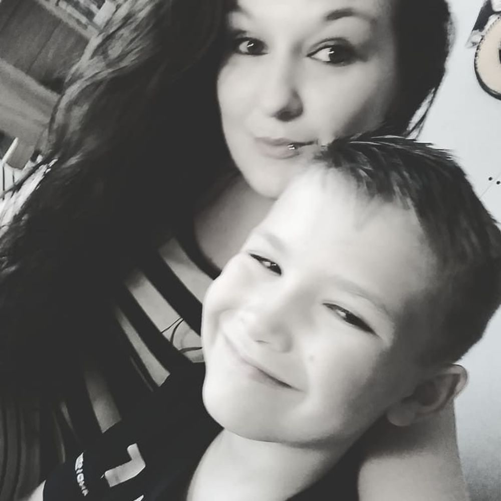 Meet your Posher, Larissa