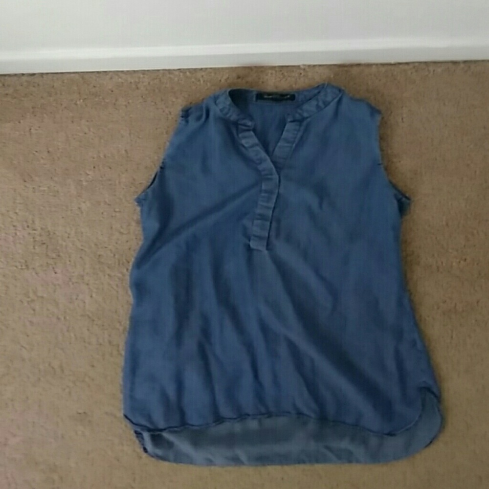 Velvet Heart Sleevless Demin Flowy Blouse