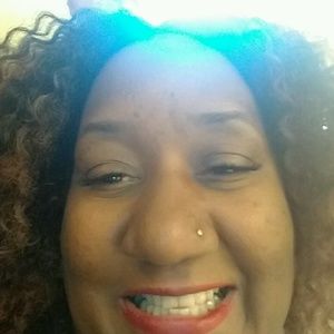 Meet your Posher, Denise