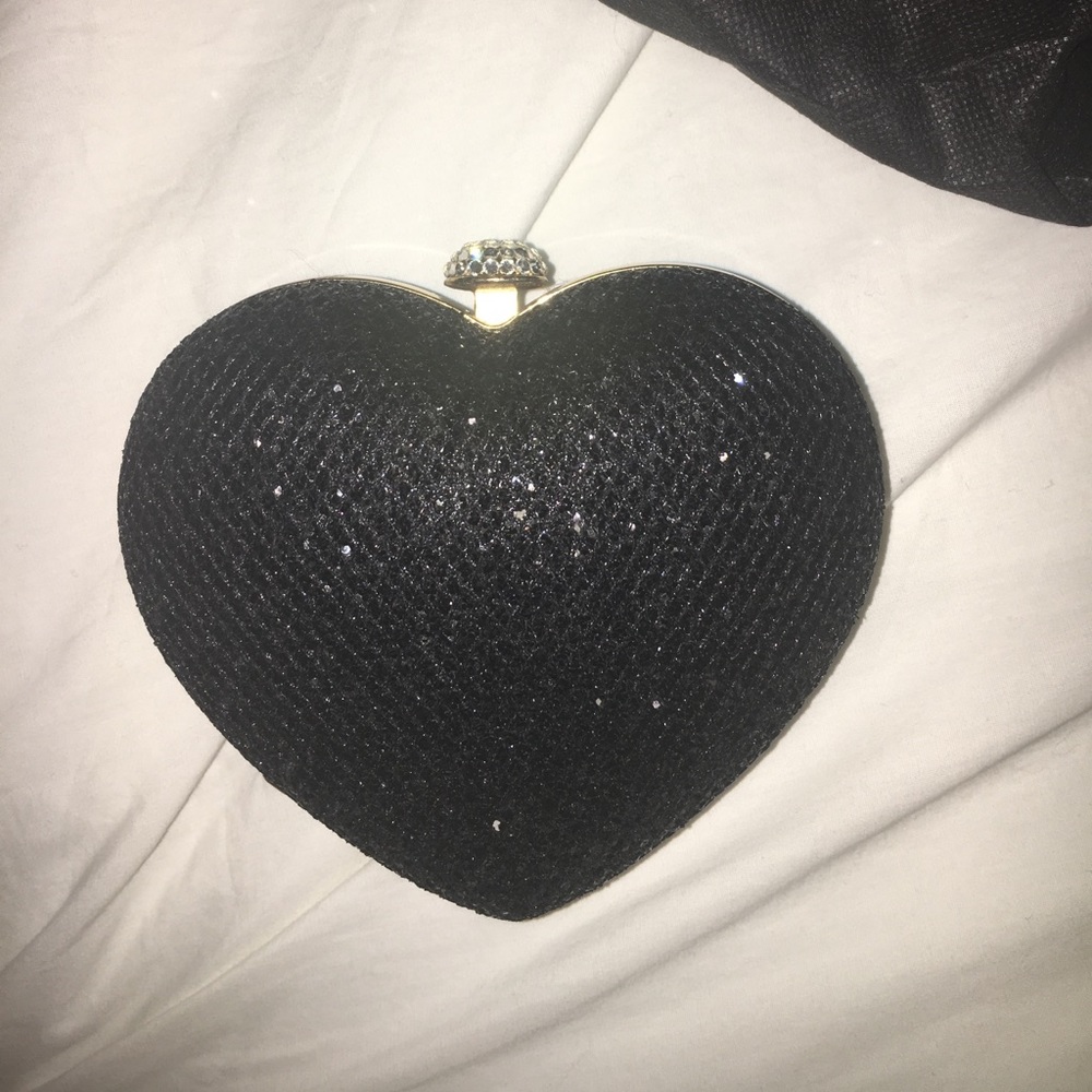 Black heart clutch