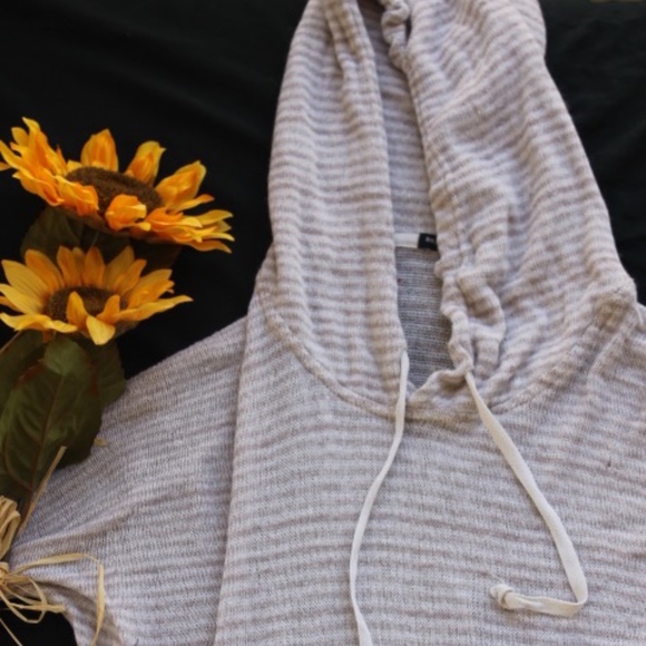 Brandy Melville Sweaters - Brandy Melville Beige slouchy sweater