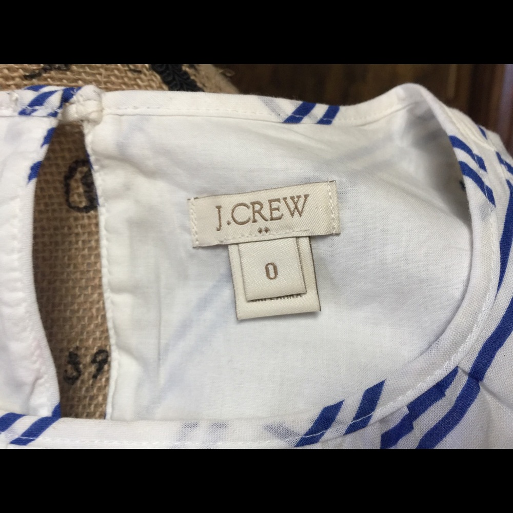 Adorable sleeveless dress striped