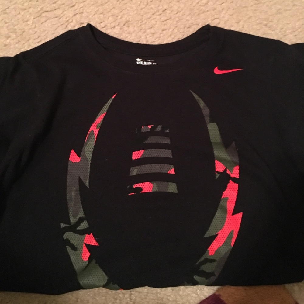 BOYS long sleeve Nike tee