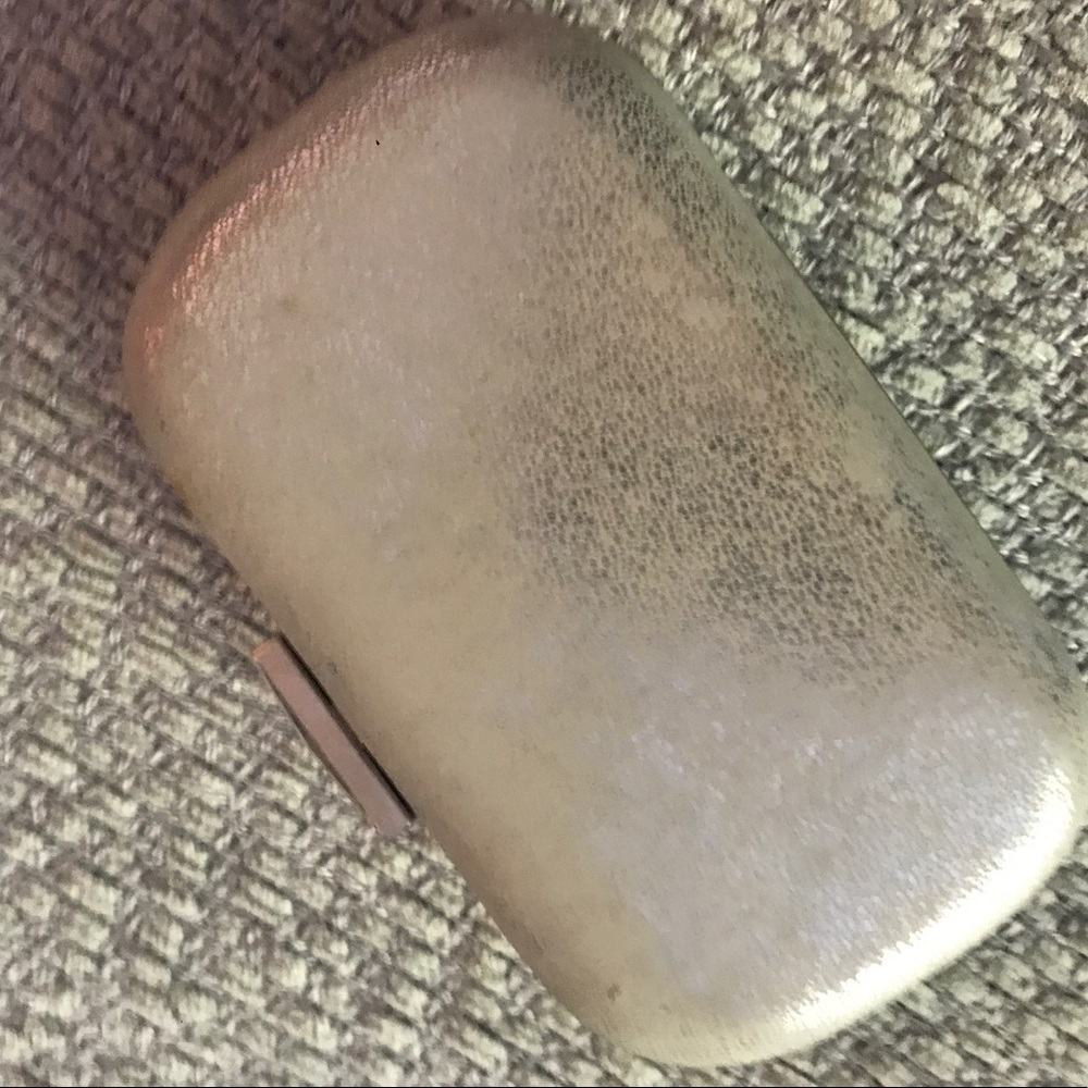 Fancy hand clutch