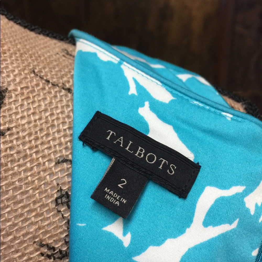 Sleeveless A-line pleated dress classic