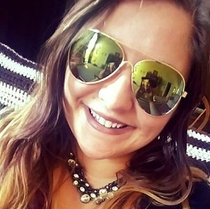 Meet your Posher, Kelli