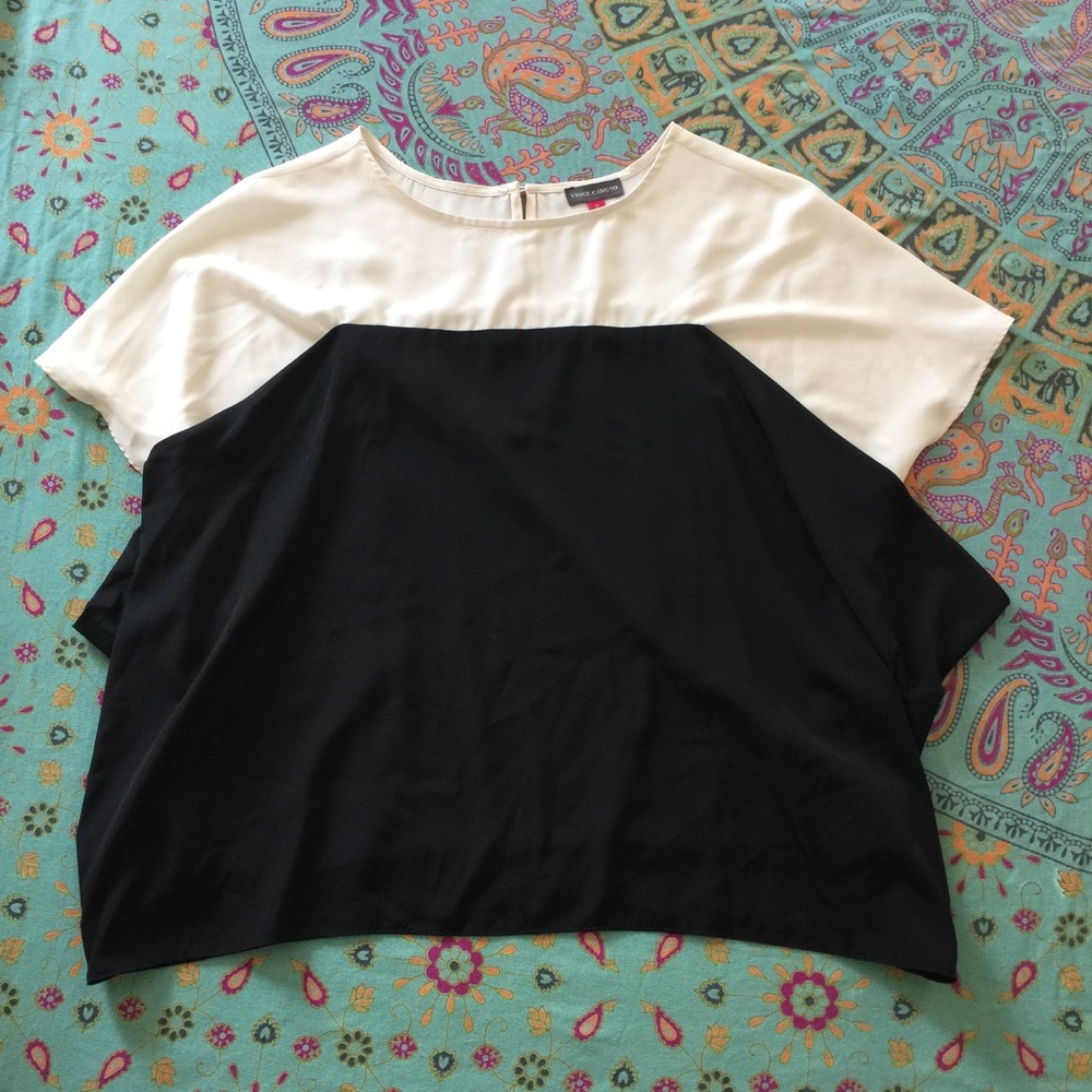 Vince Camuto White and Black Loose Fit Abstract
