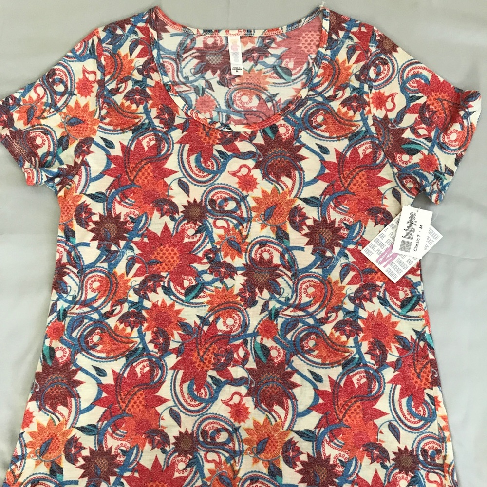 LuLaRoe Medium Classic T BNWT