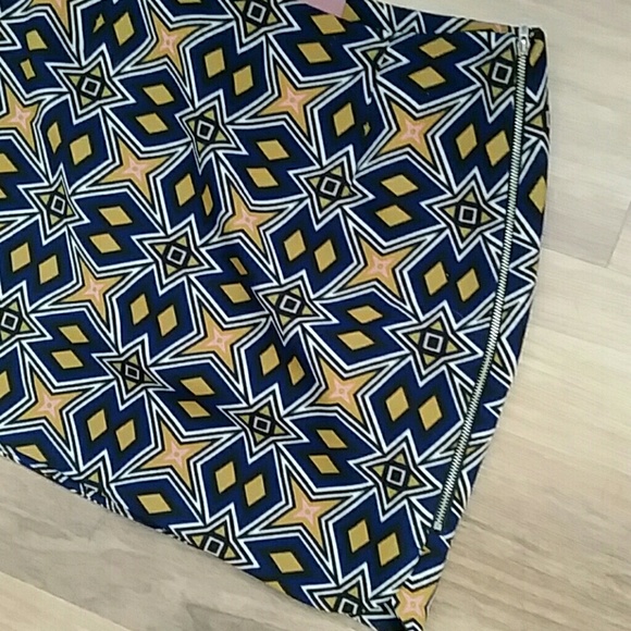 Retro-inspired I.Madeline Mini Skirt - Picture 2 of 4