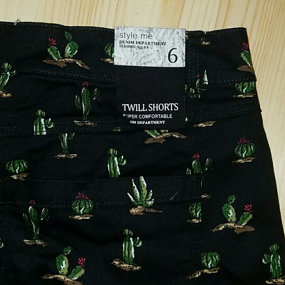 Cactus Print Size 6 Shorts NWT