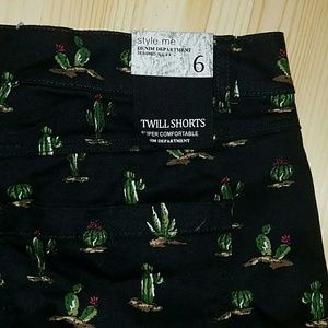 Cactus Print Size 6 Shorts NWT
