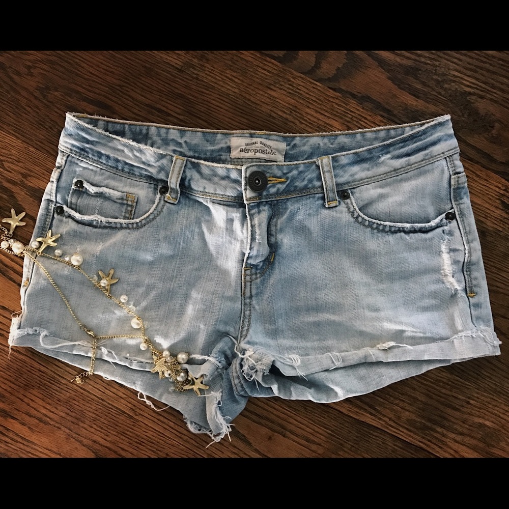 MID WAISTED JEAN SHORTS