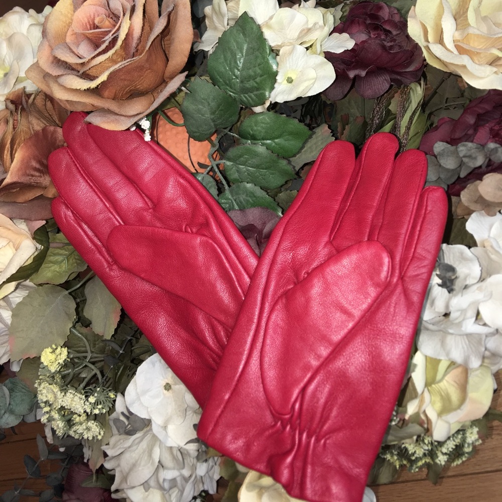 Gorgeous Red Faux Leather Gloves
