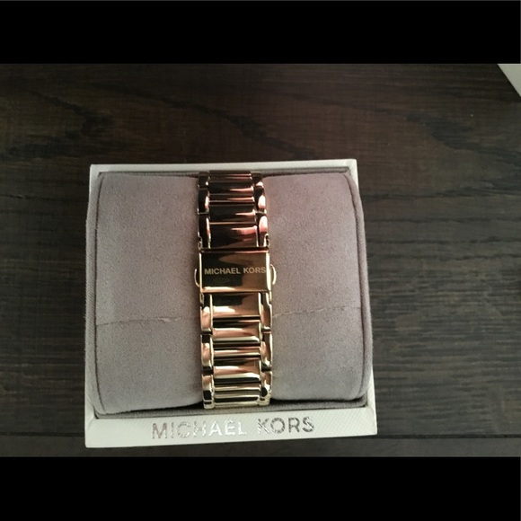 Michael Kors sawyers woman\'s watch. main image 4