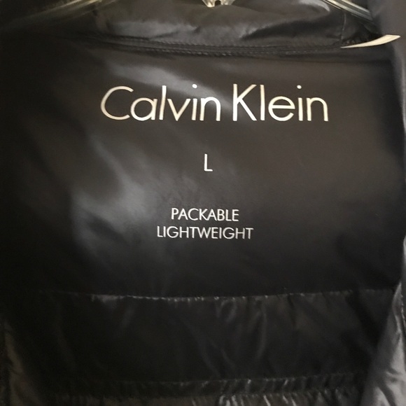 Calvin Klein ladies hooded packable jacket.  NEW - Picture 2 of 5