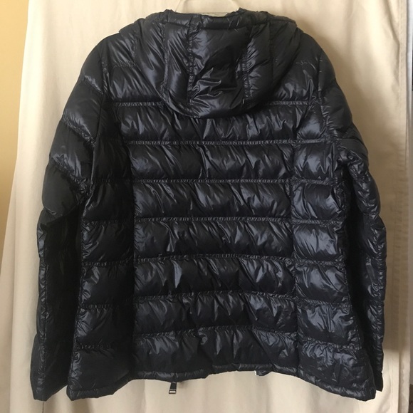 Calvin Klein ladies hooded packable jacket.  NEW - Picture 4 of 5