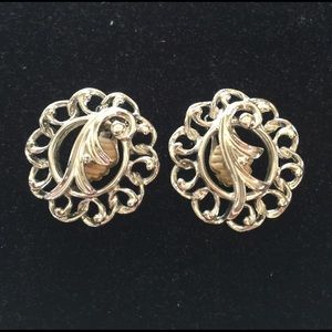 Sarah Coventry silver tone vintage clip earrings