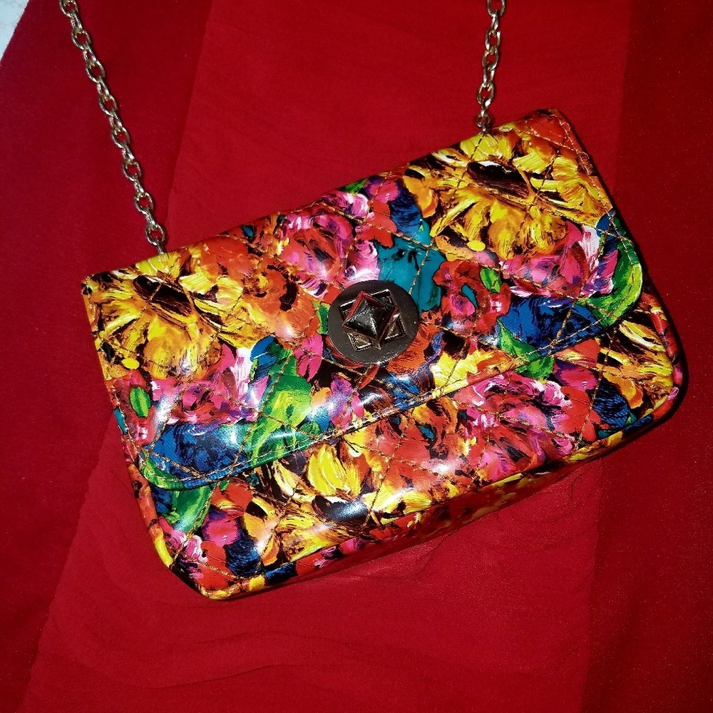 Chic clutch