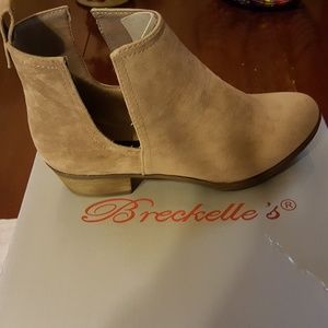 Breckelle's suede side cut booties