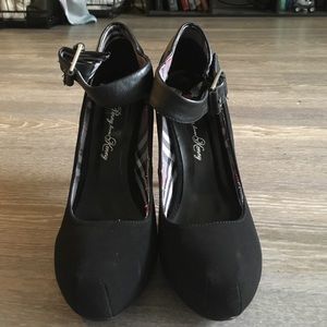 Penny loves Kenny heels 👠