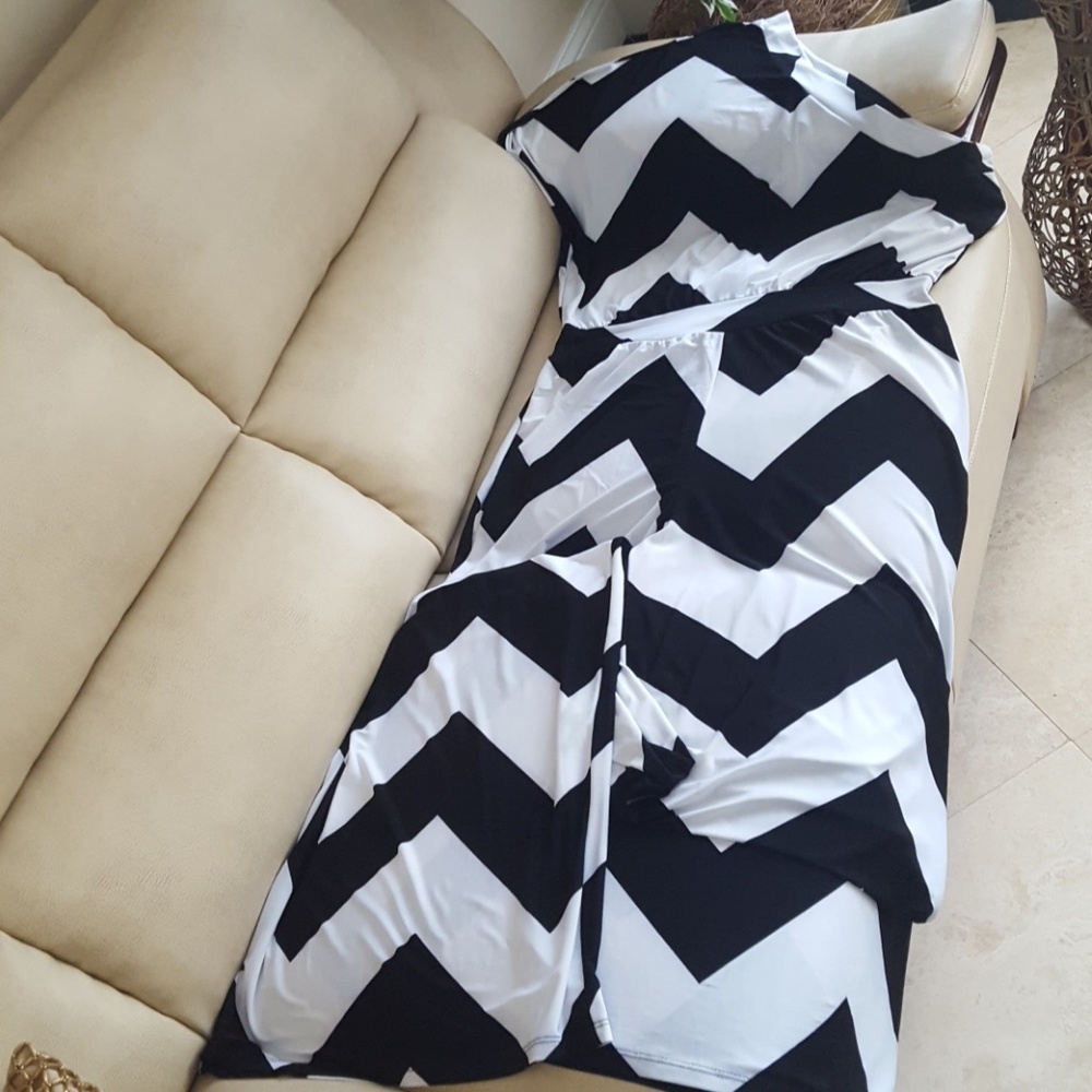 BLACK & WHITE ONE SHOULDER JUMPSUIT