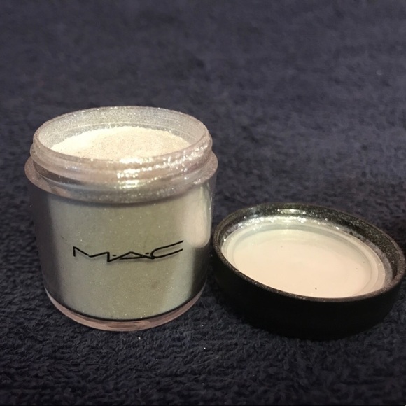 MAC Cosmetics Other - Mac cosmetics reflects gold and reflects pearl