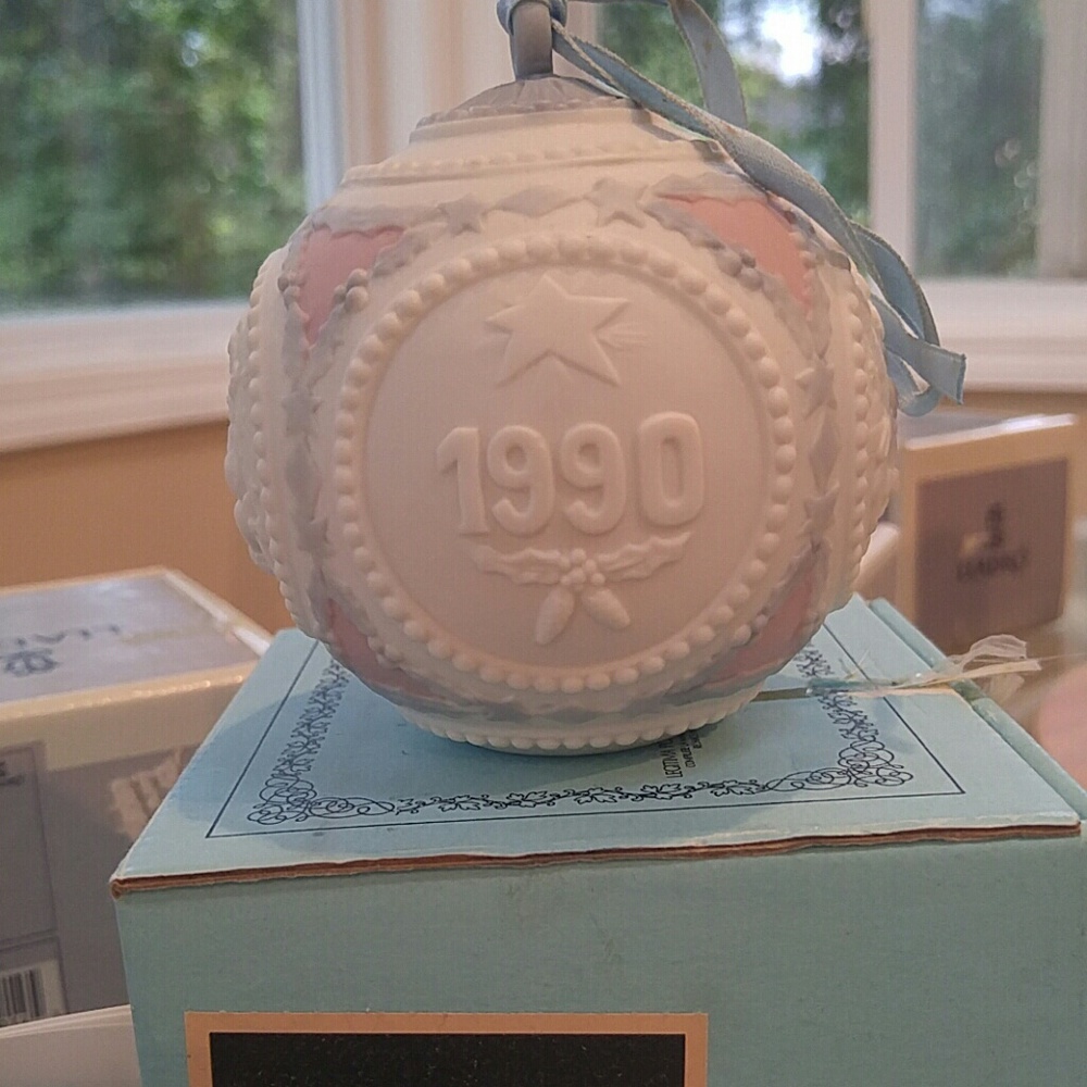 Lladro 1990 Christmas Ball ornament.