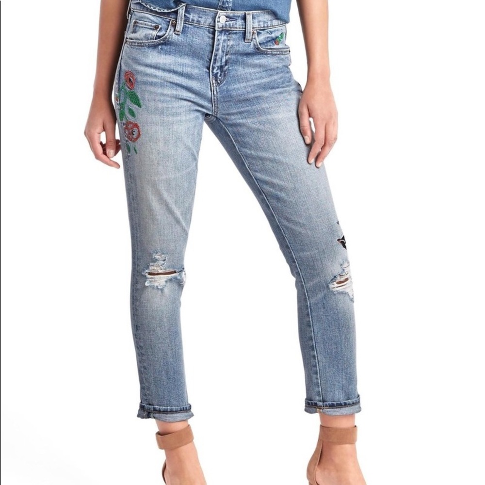 NWT gap best girlfriend jeans with appliqué