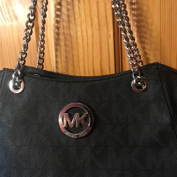 Michael Kors Jet Set Travel Tote - Picture 2 of 4