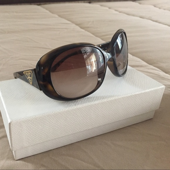 PRADA sunglasses main image 4