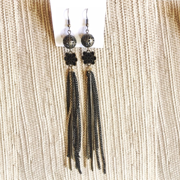 Black & Gold dangle earrings - Picture 2 of 3