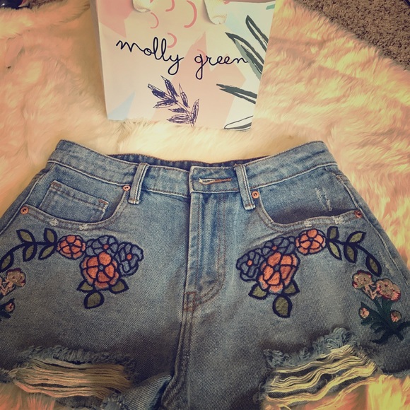 REDUCED PRICE‼️Blue jean shorts with flower print - Picture 1 of 5