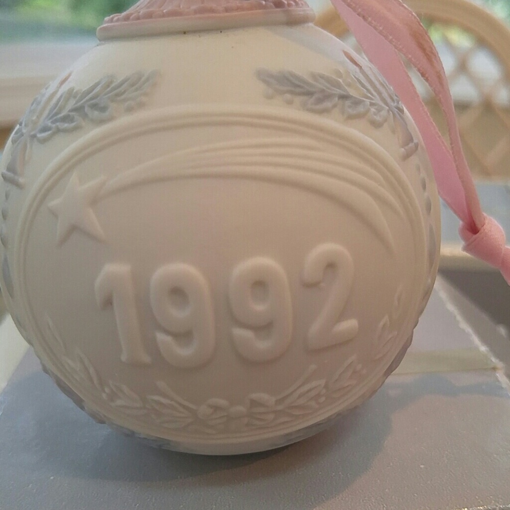 1992 Llardo Christmas Ball ornament.