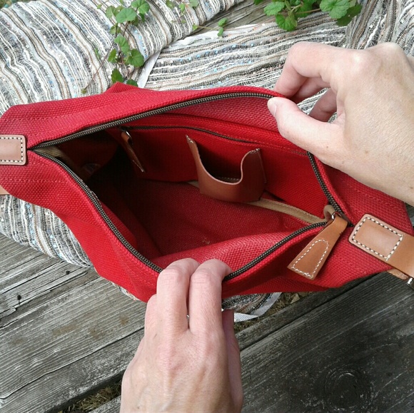 Dooney & Bourke red canvas shoulder bag - Picture 4 of 5