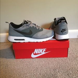 Nike Air Max Tavas Men size 10.5
