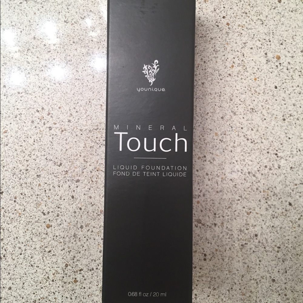 Velour Younique Foundation