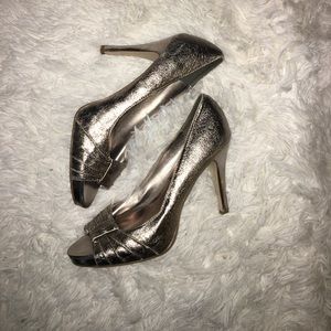 SILVER PEEK-A-BOO STILETTO