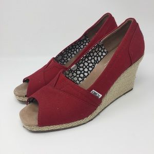 TOMS OPEN TOE WEDGES SZ9