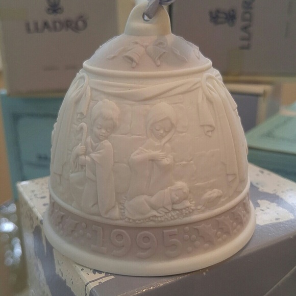 1995 Lladro Christmas Bell. - Picture 1 of 6